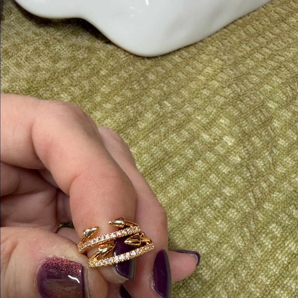 Elegant Gold Women's Ring